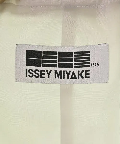 ISSEY MIYAKE Daunenjacken/Westen