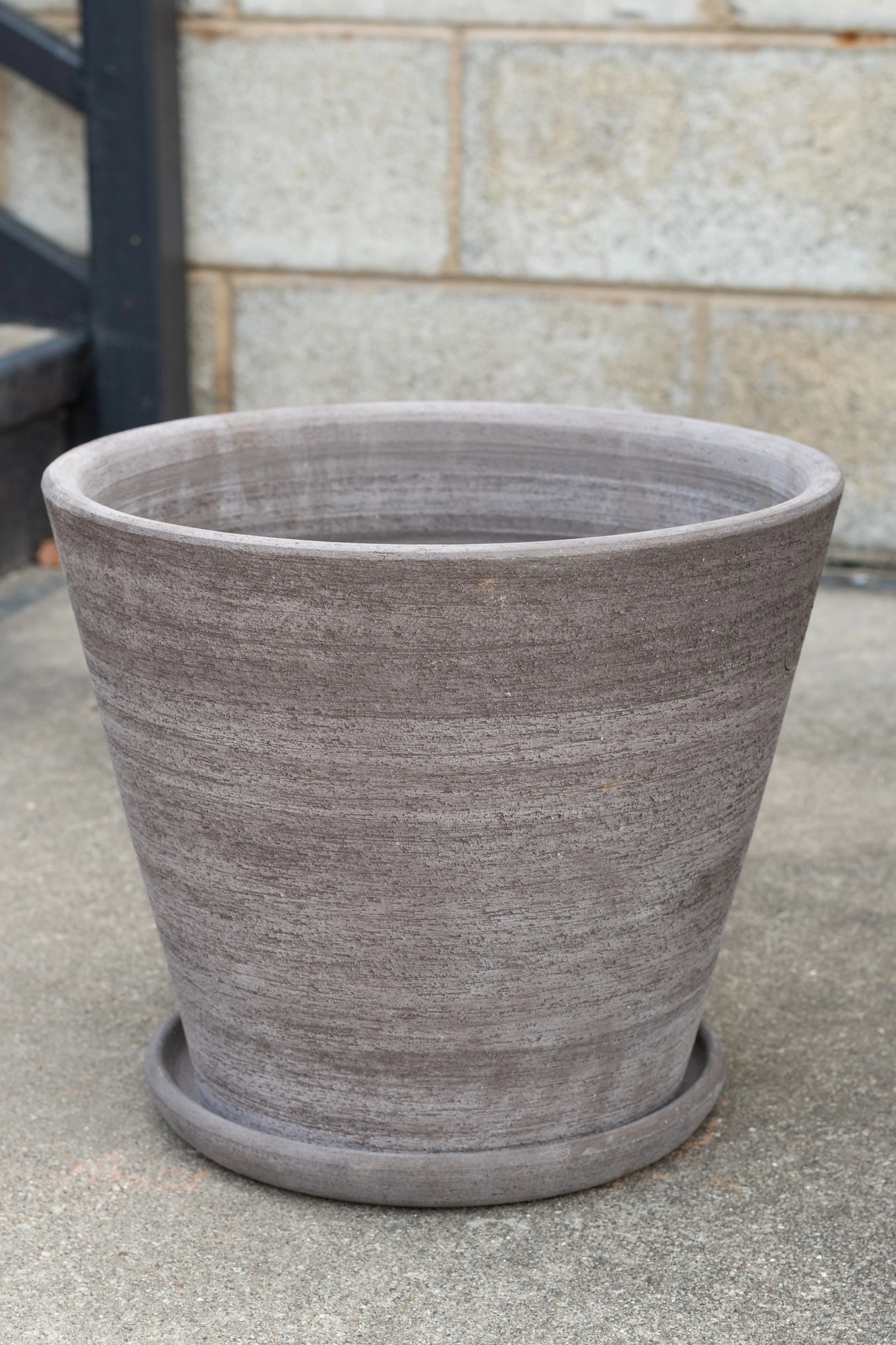 Julie Pot & Saucer Grey 13.8