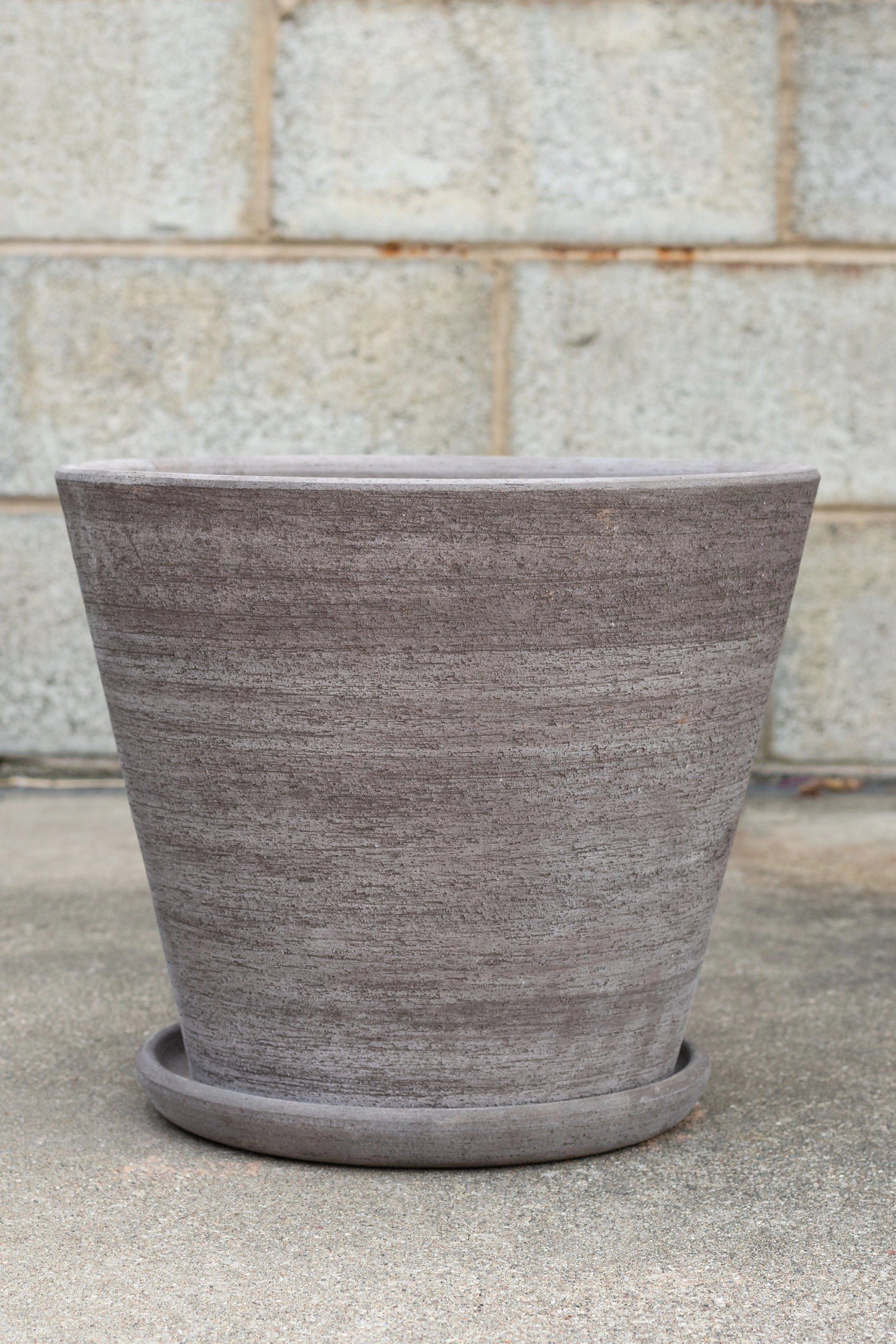 Julie Pot & Saucer Grey 13.8