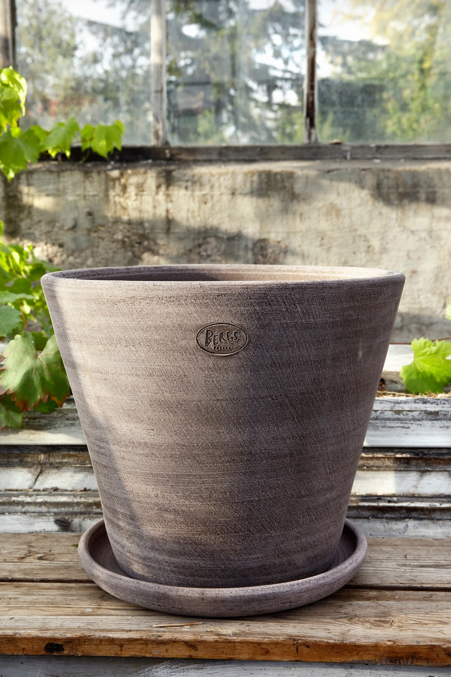 Julie Pot & Saucer Grey 17.7