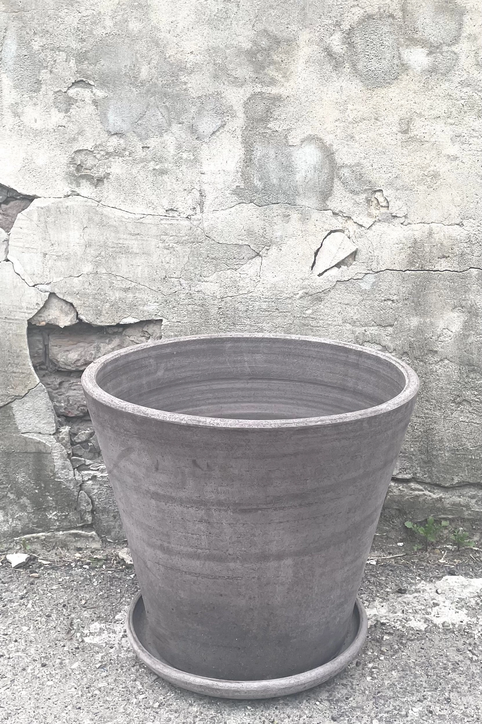 Julie Pot & Saucer Grey 17.7