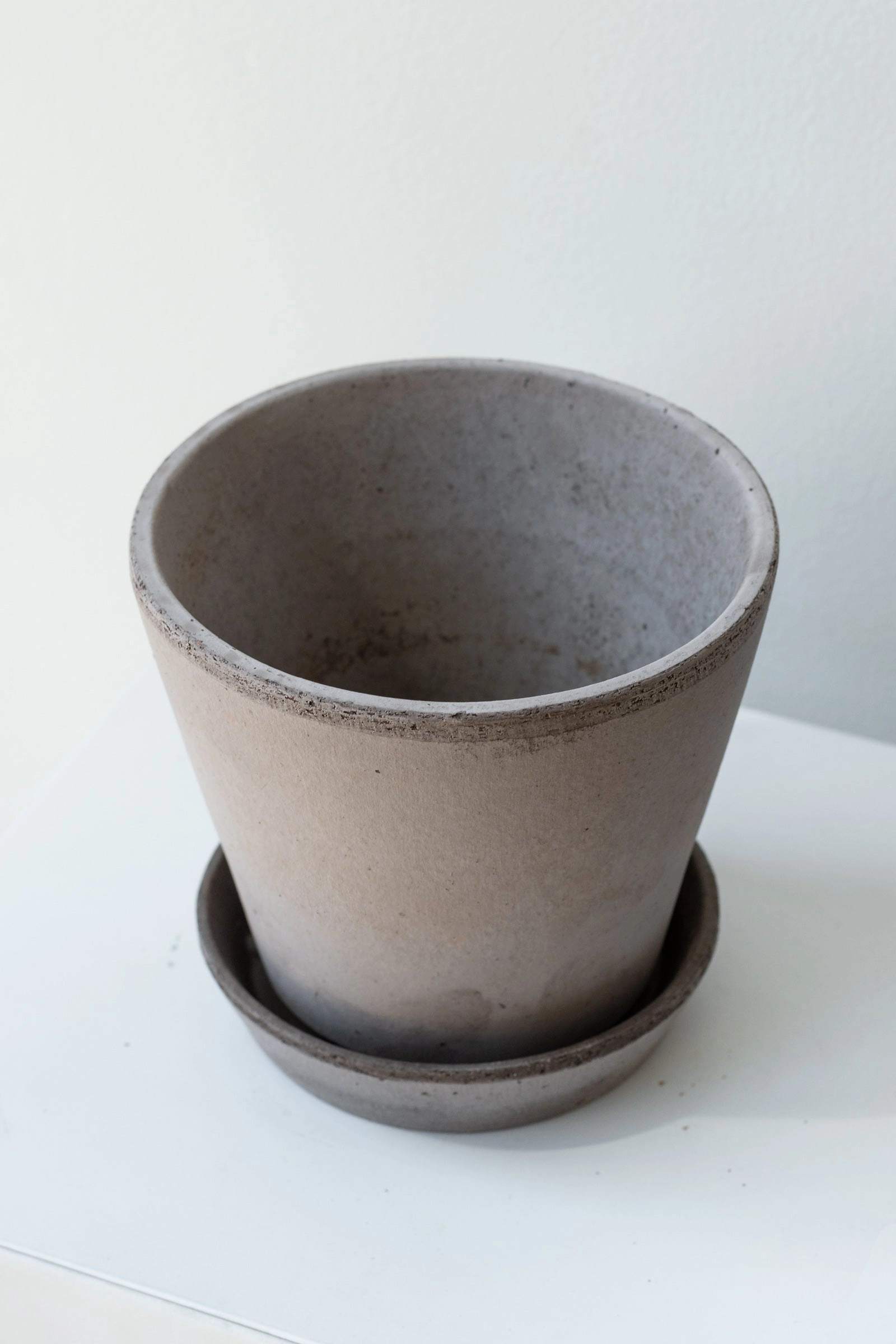 Julie Pot & Saucer Grey 5.5