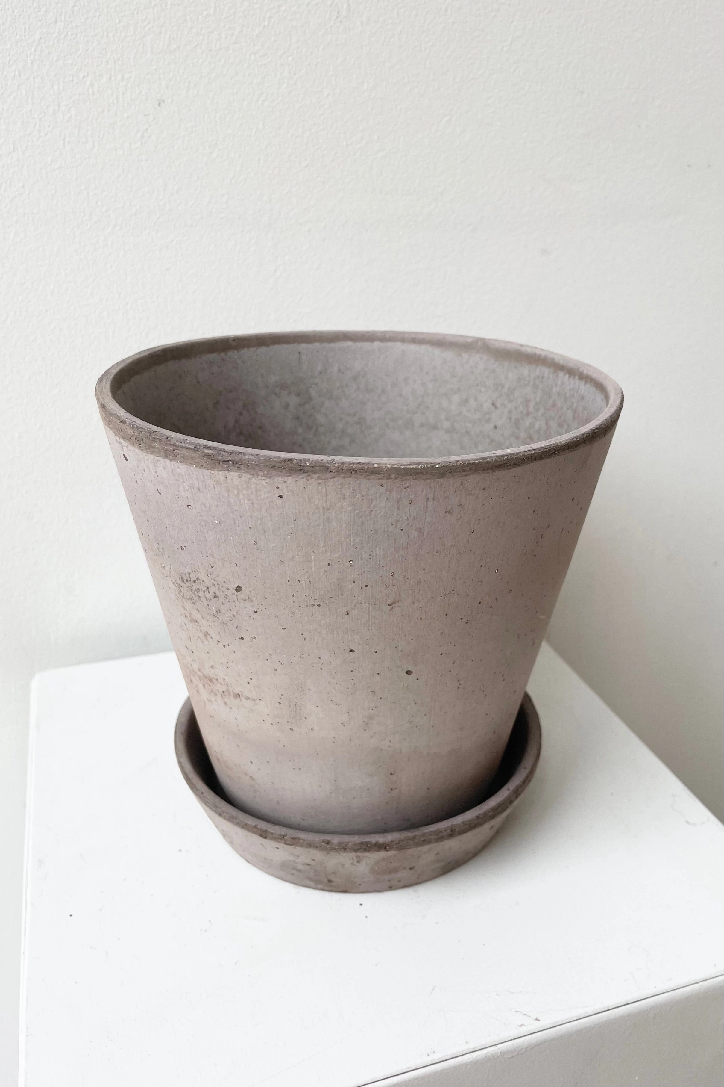 Julie Pot & Saucer Grey 6.7