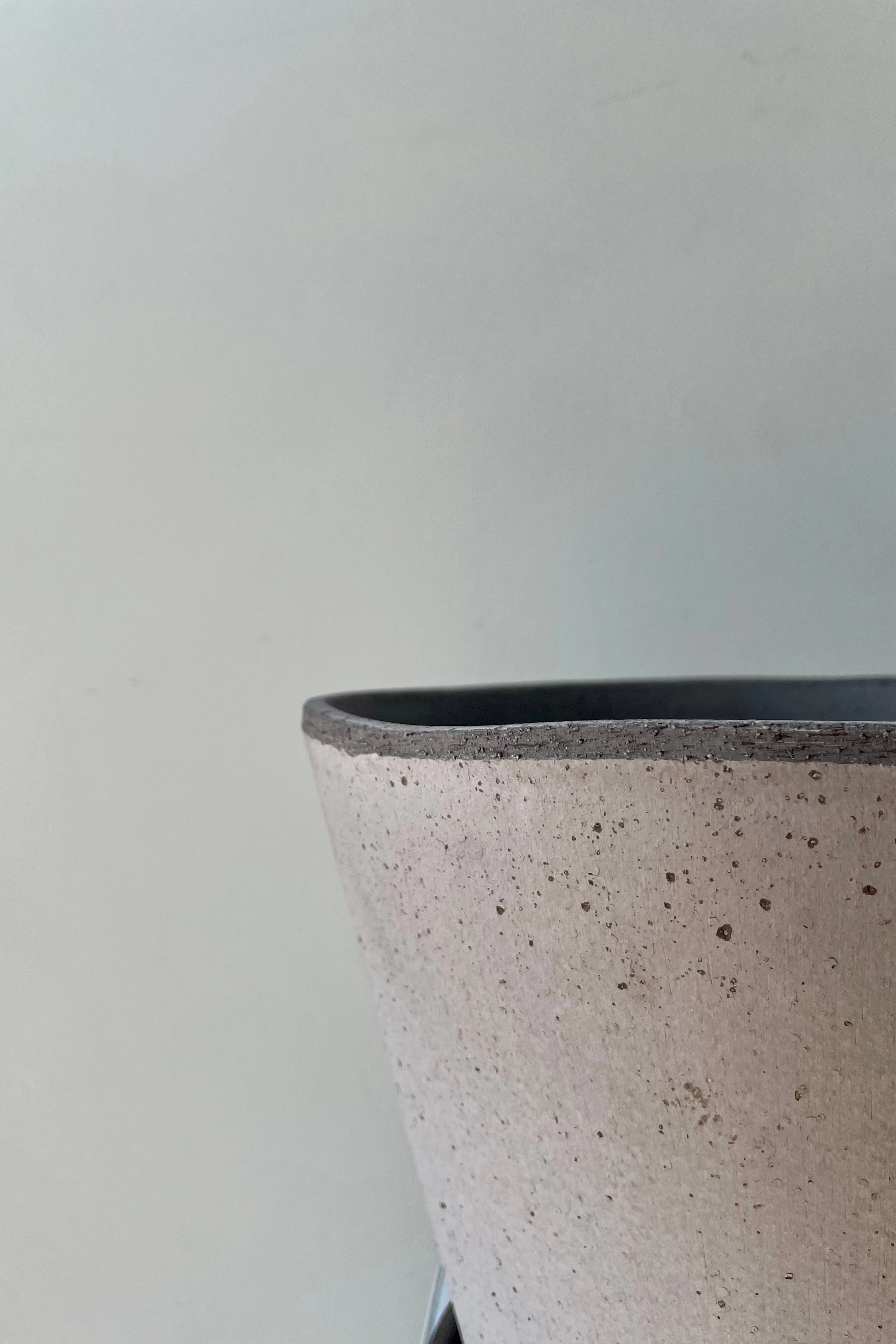 Julie Pot & Saucer Grey 9.8"