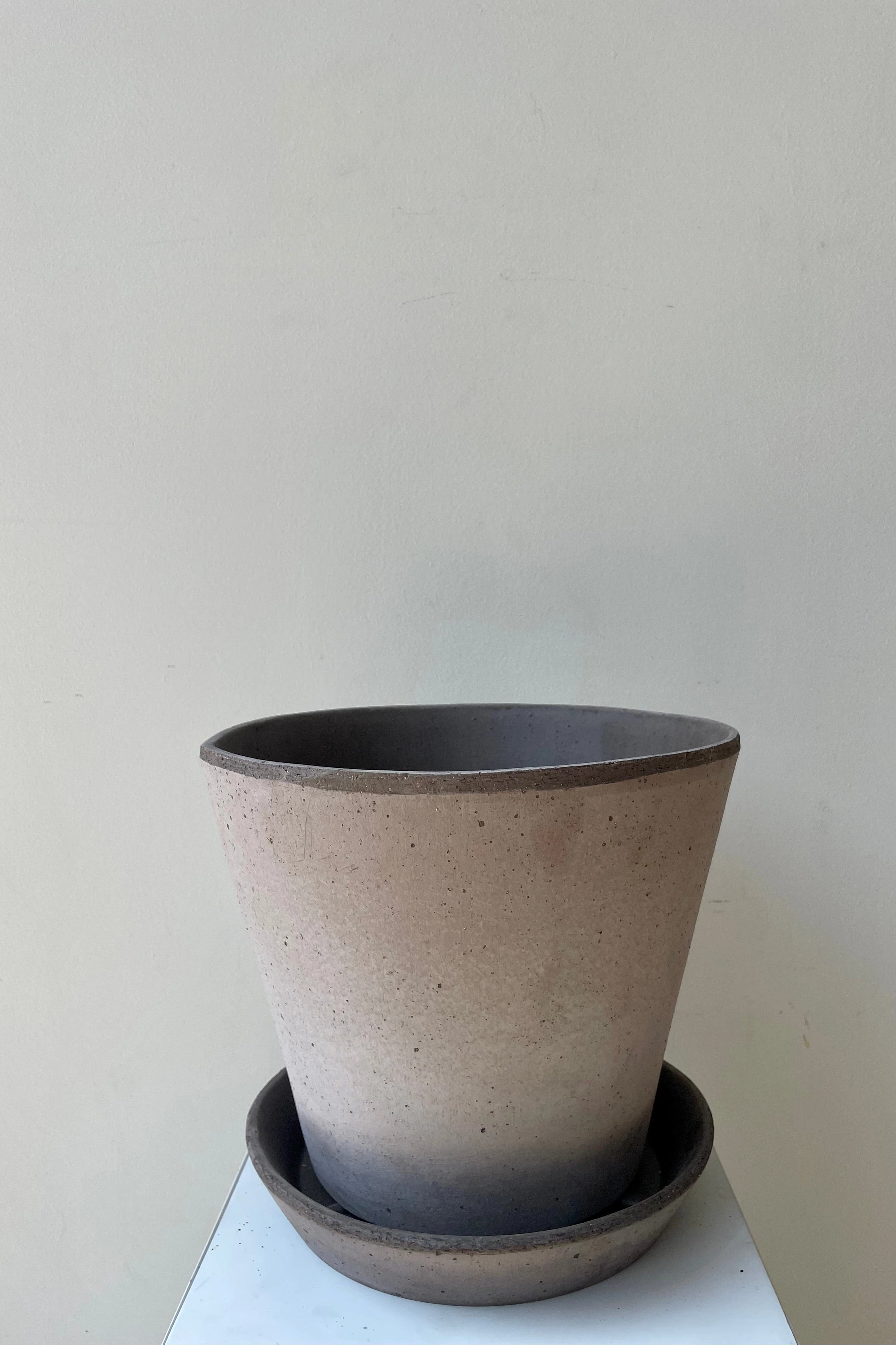 Julie Pot & Saucer Grey 9.8"