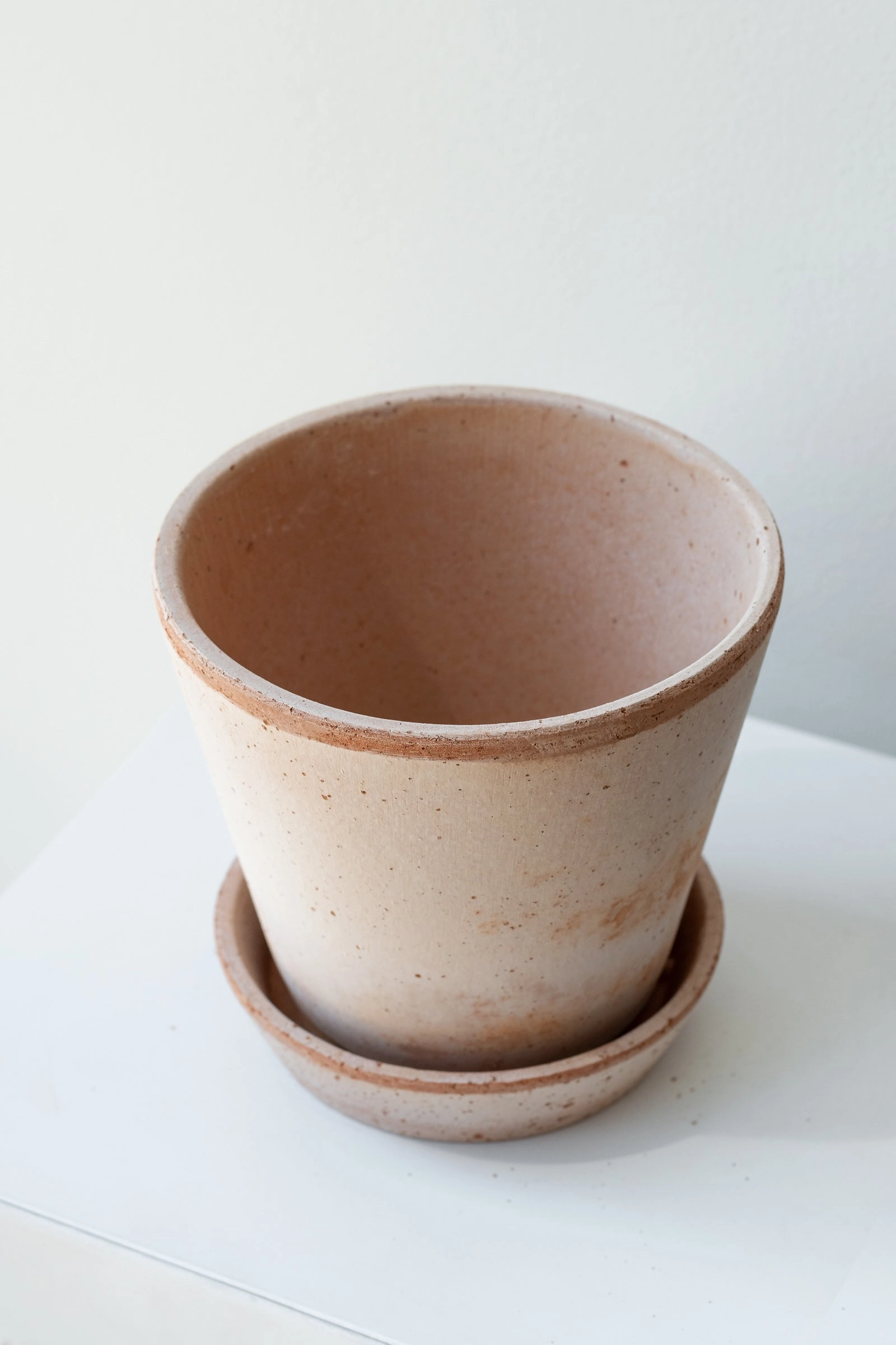 Julie Pot & Saucer Rosa 5.5