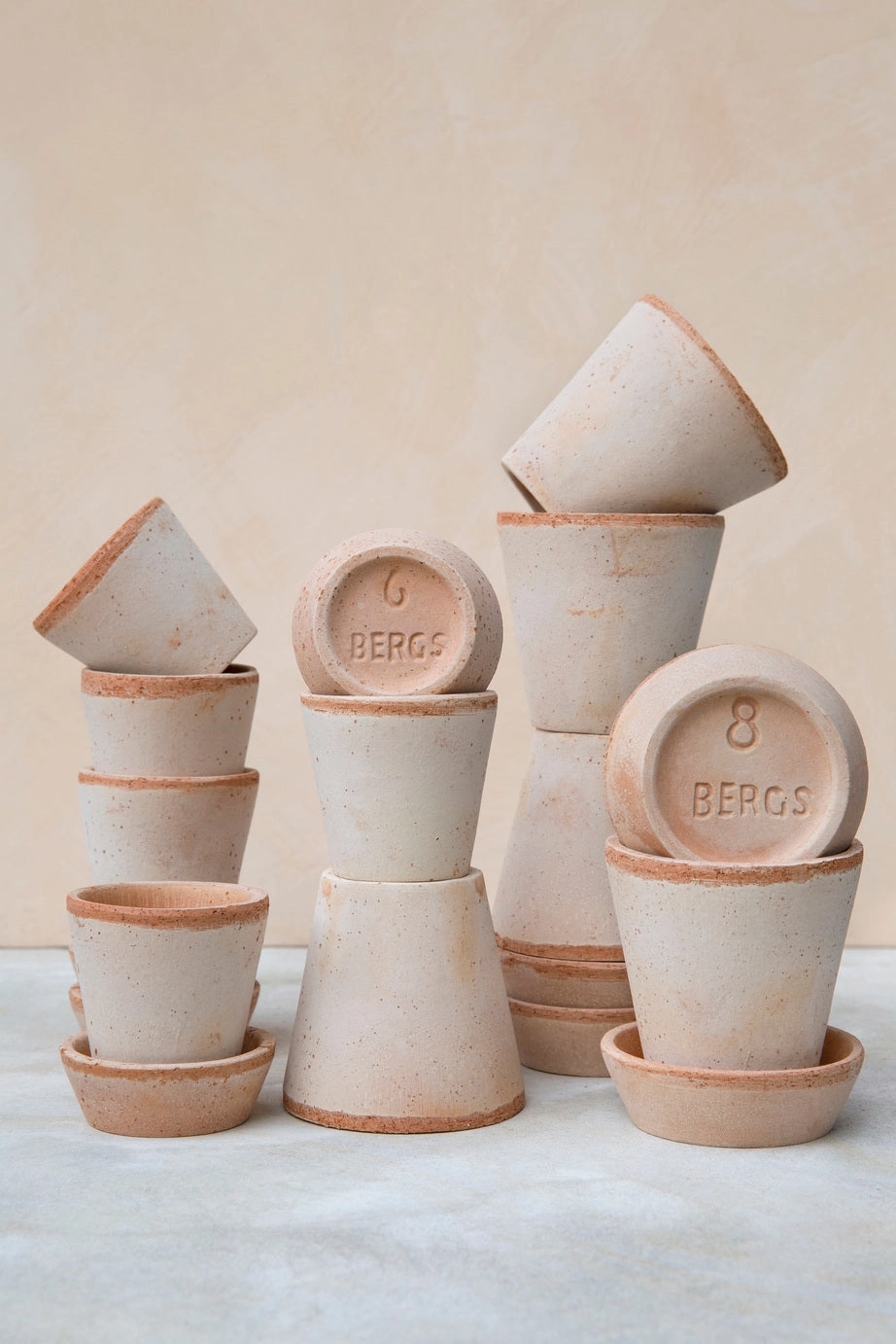Julie Pot & Saucer Rosa 8.3