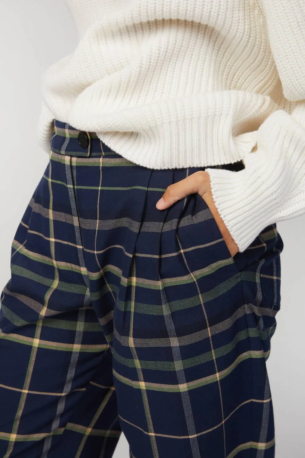 Laia Hose in Tartan Navy