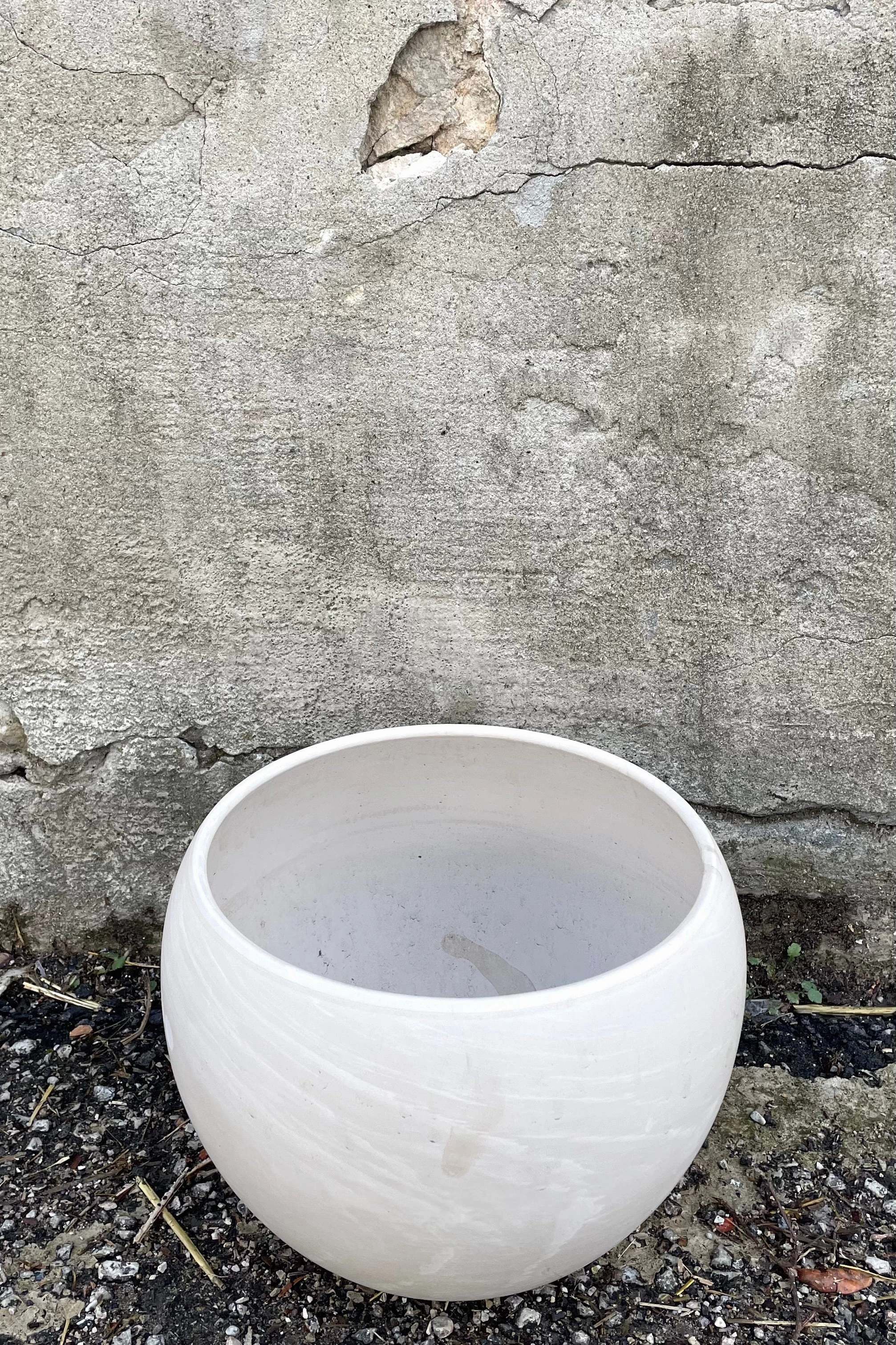 Luna Sphere Pot Granite 10"