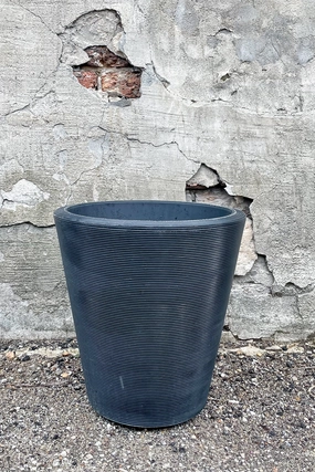 Madison Caviar Black 14",indoor flower container