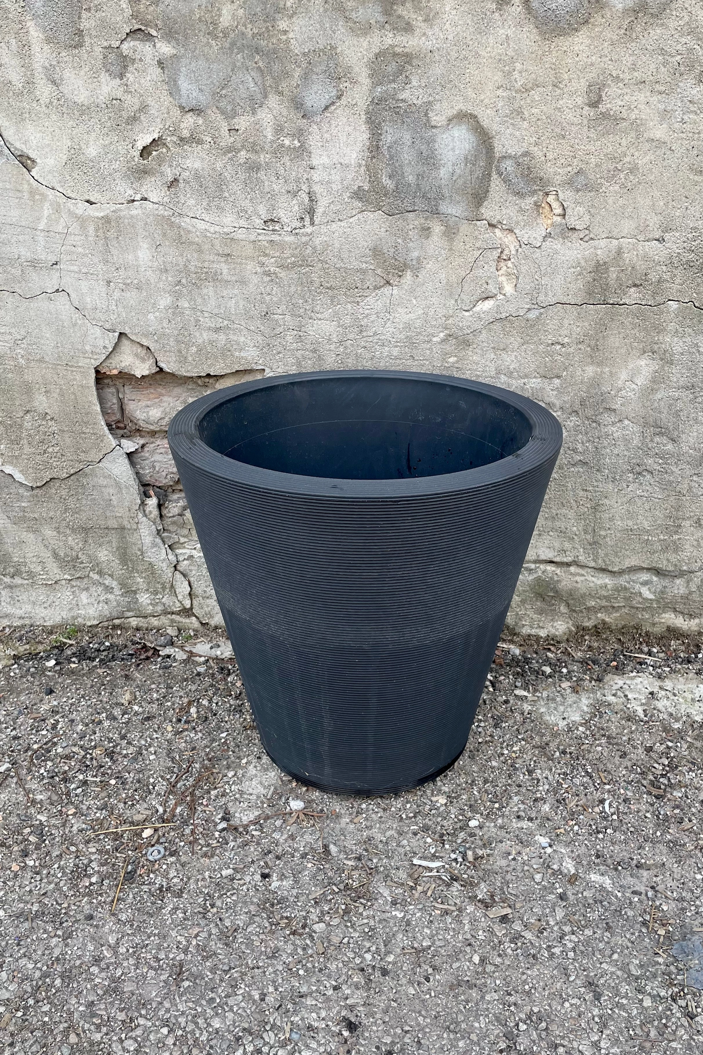 Madison Caviar Black 16"