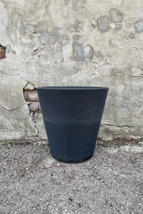 Madison Caviar Black 16",indoor flower container