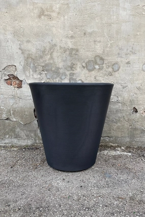 Madison Caviar Black 26",indoor flower container