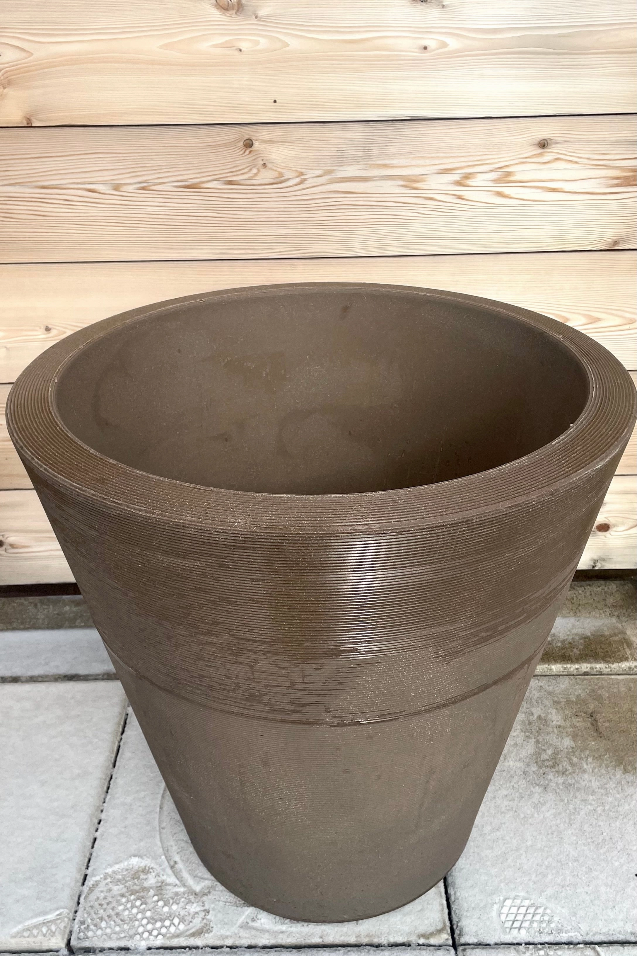 Madison Mocha Planter 26"