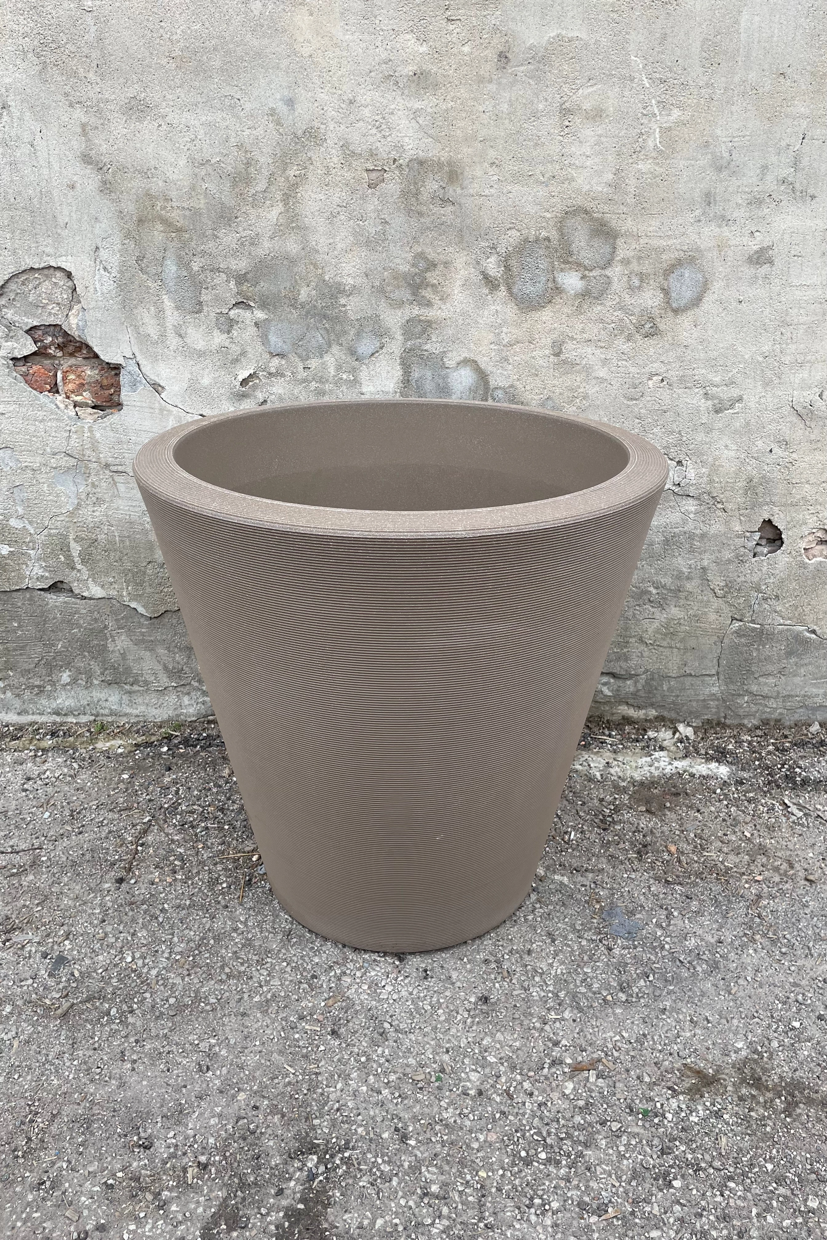 Madison Mocha Planter 26"