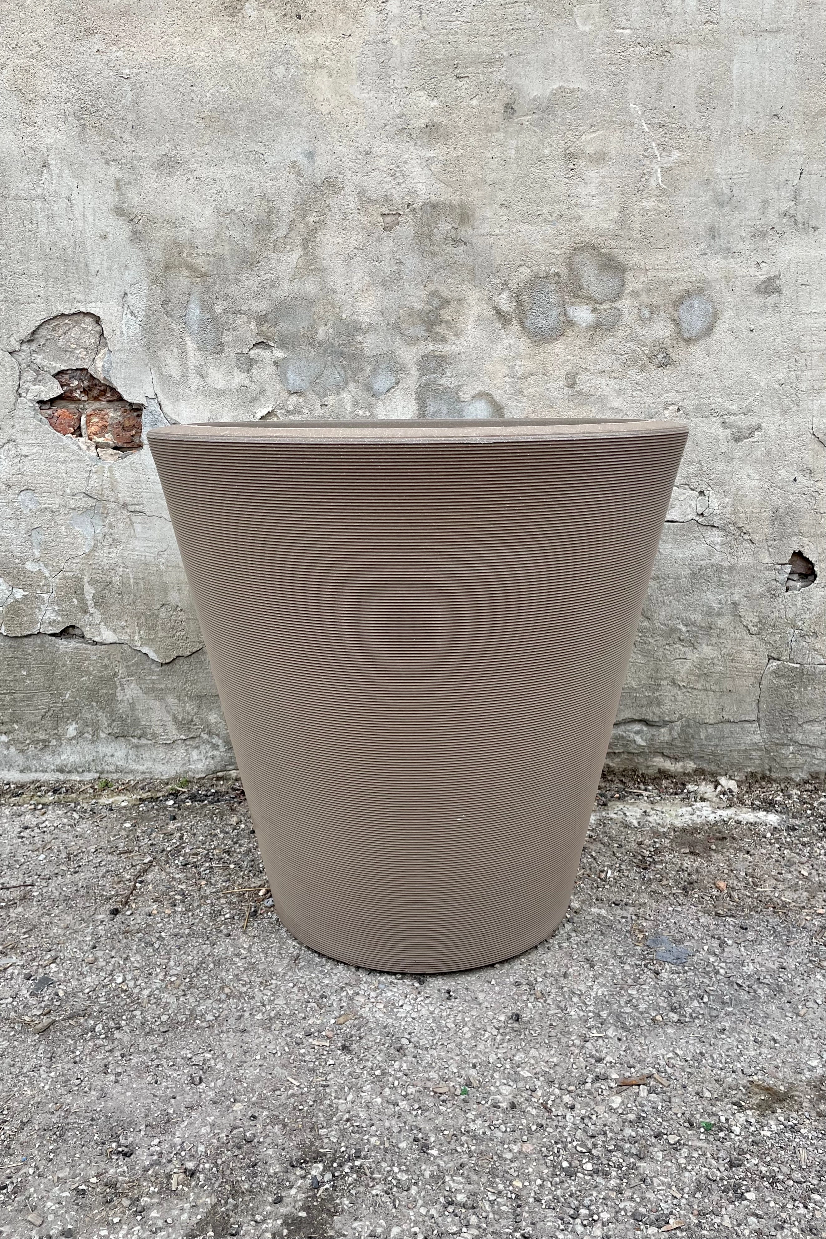 Madison Mocha Planter 26"