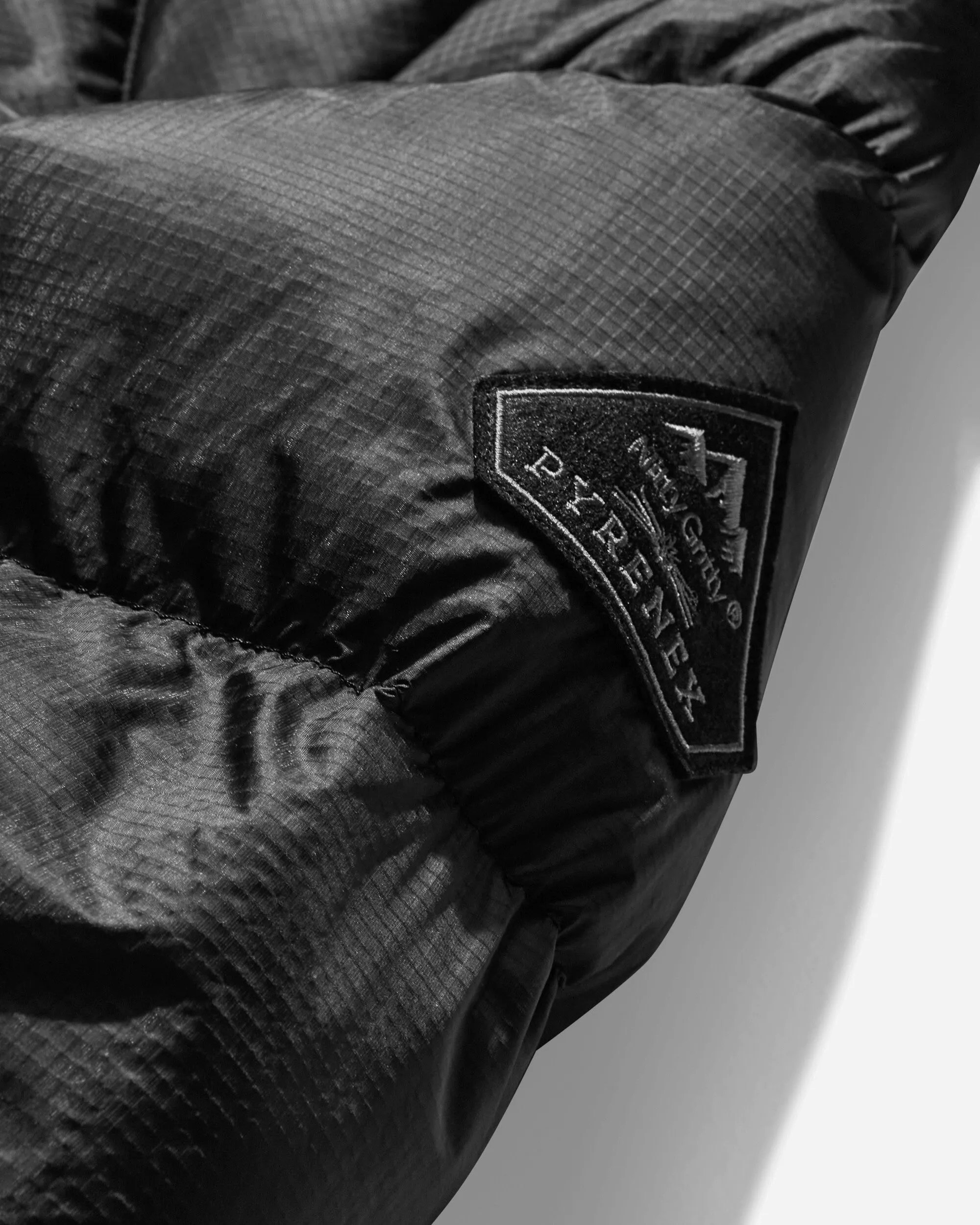 Herren Nitty Gritty Stellar Kapuzen-Technik-Daunenjacke Schwarz