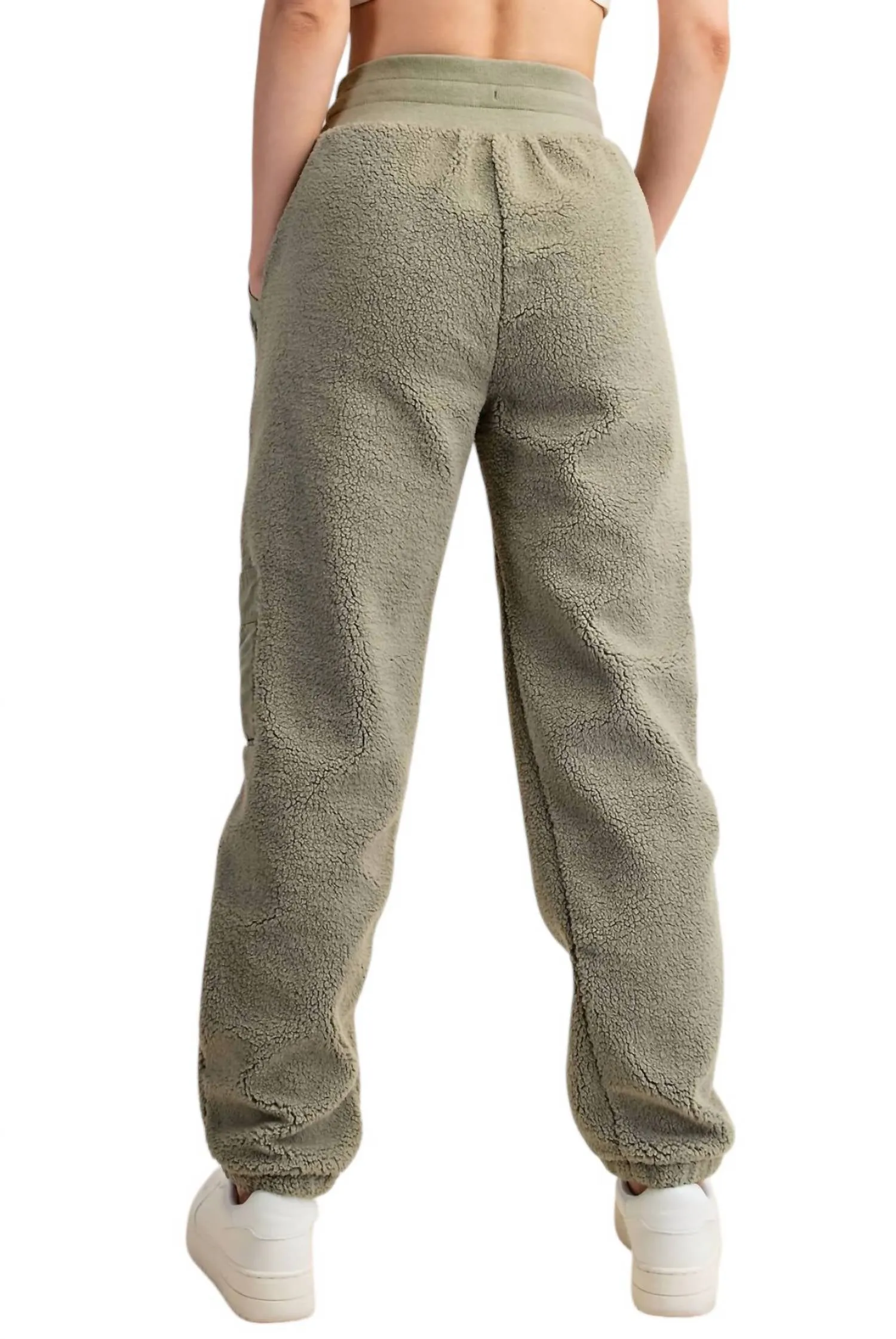 Micro Sherpa Hose In Salbei