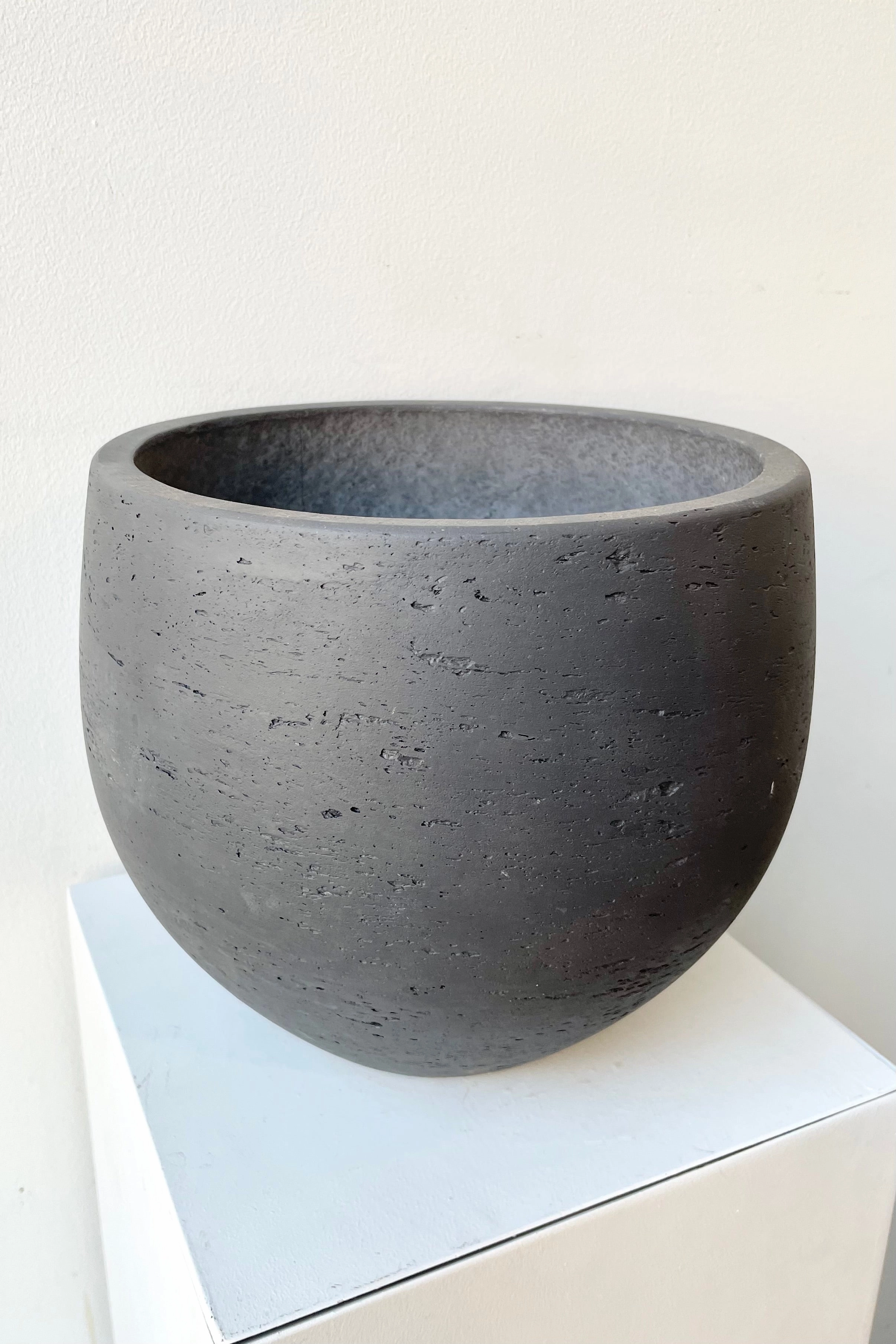Mini Orb Pot Black Washed Large