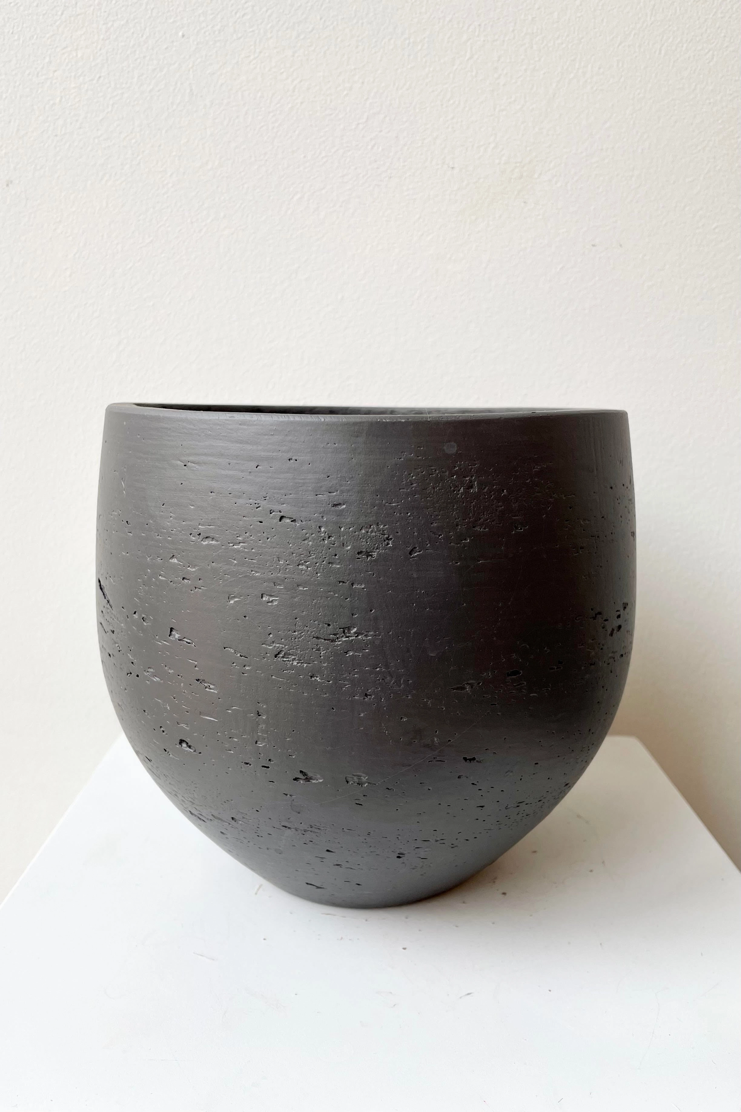Mini Orb Pot Black Washed Small,indoor flower container