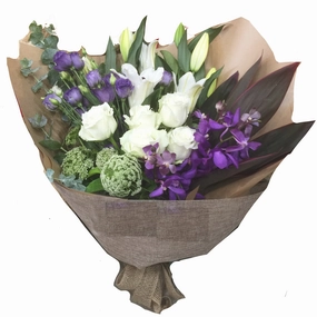 Modern Life,realistic flower bouquet 