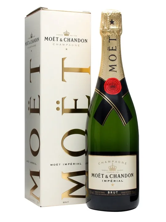 Mot & Chandon - Champagne,realistic flower bouquet 