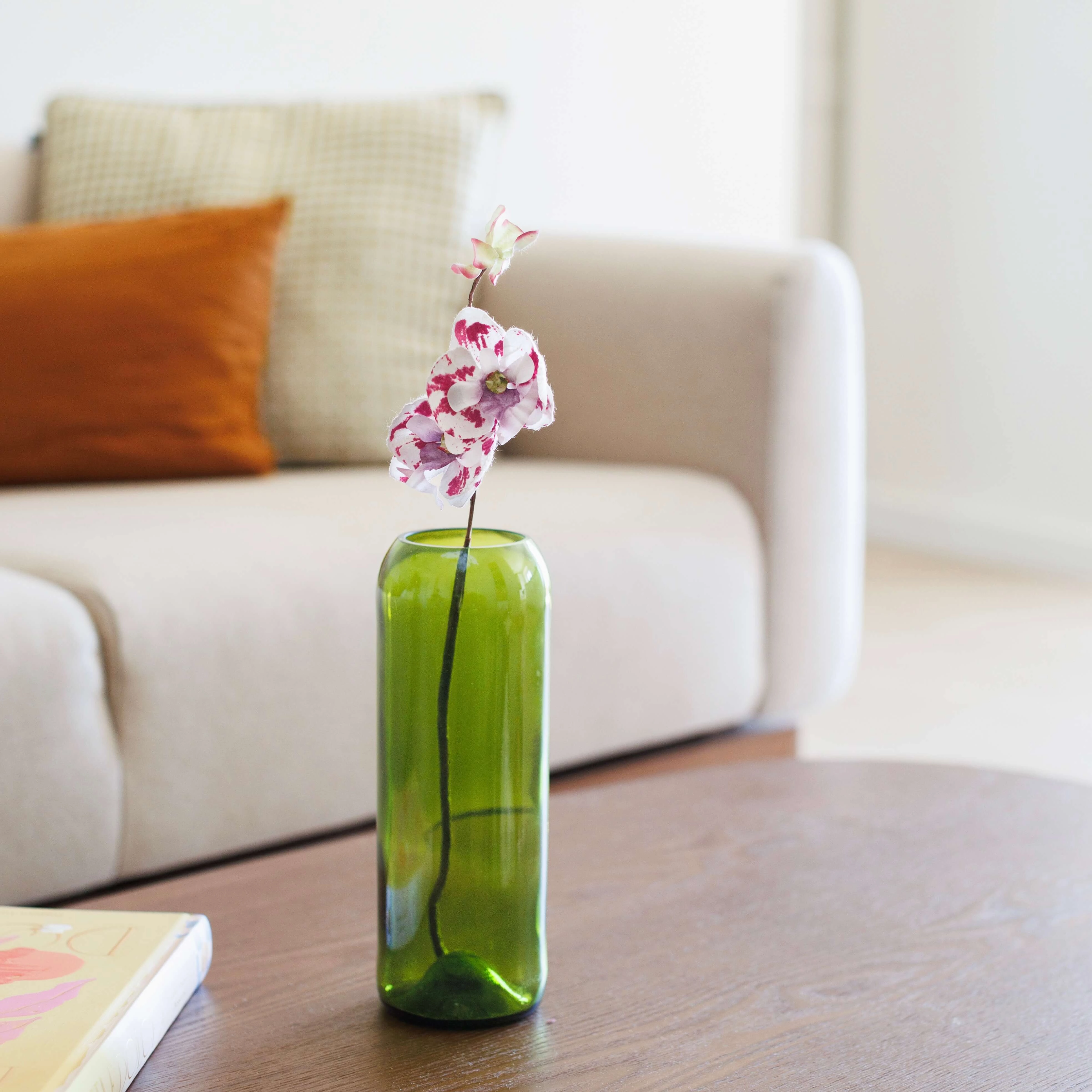 Orchide sauvage en papier bordeaux