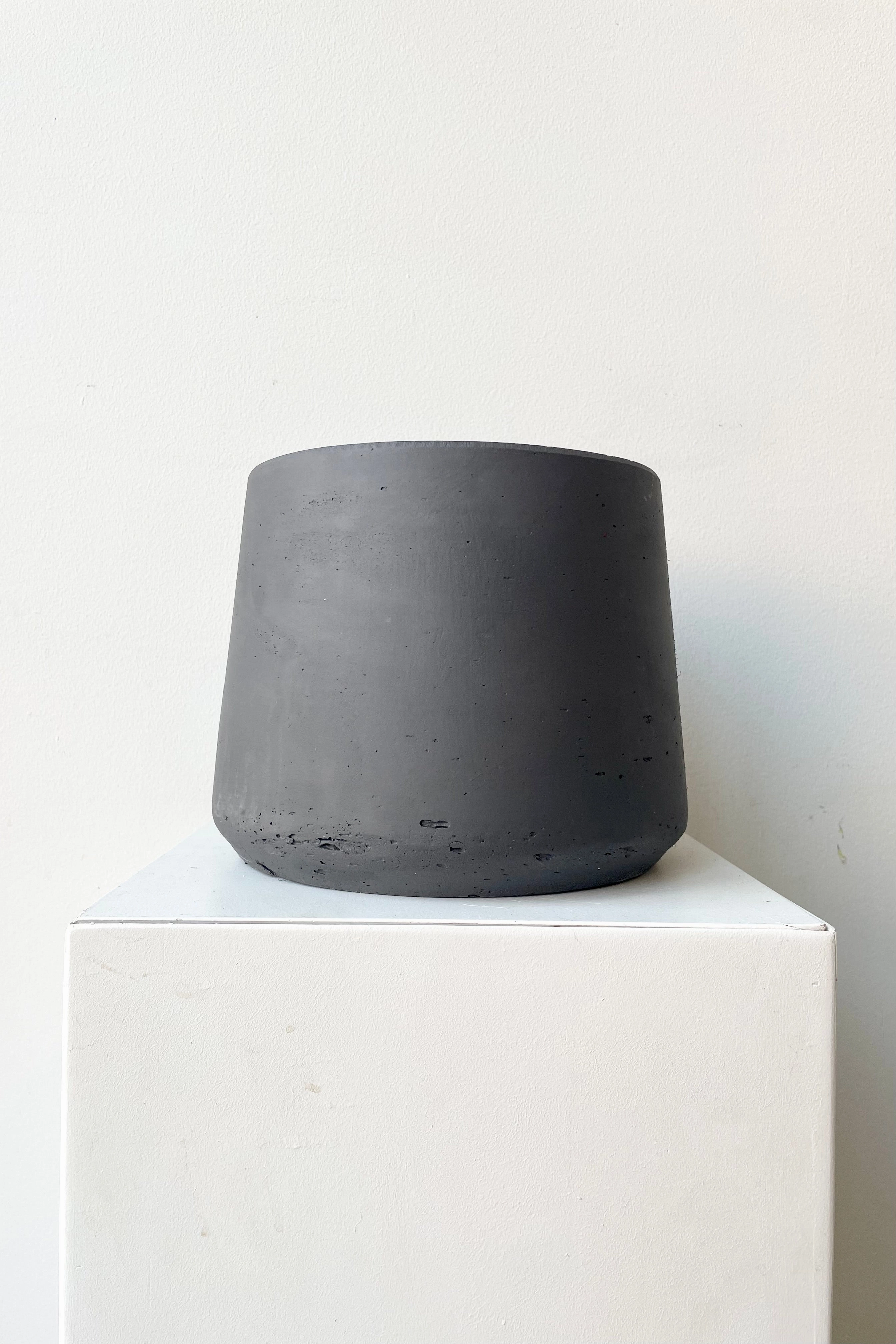 Patt Pot Black Washed Large,indoor flower container