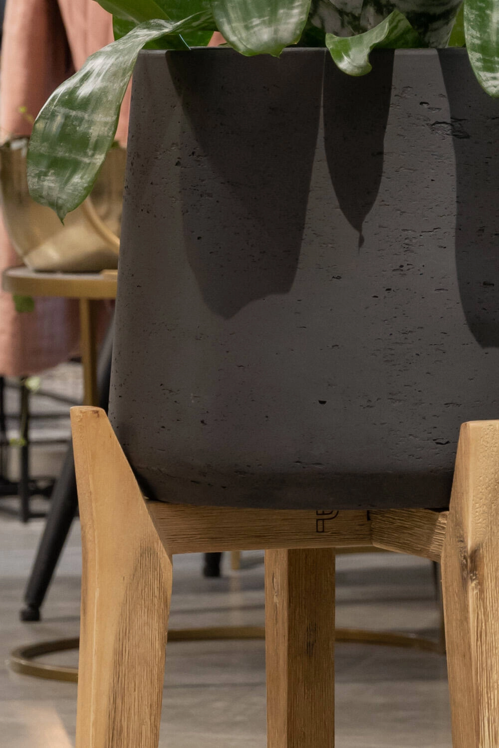 Patt Pot w/ High Feet Black Washed XL