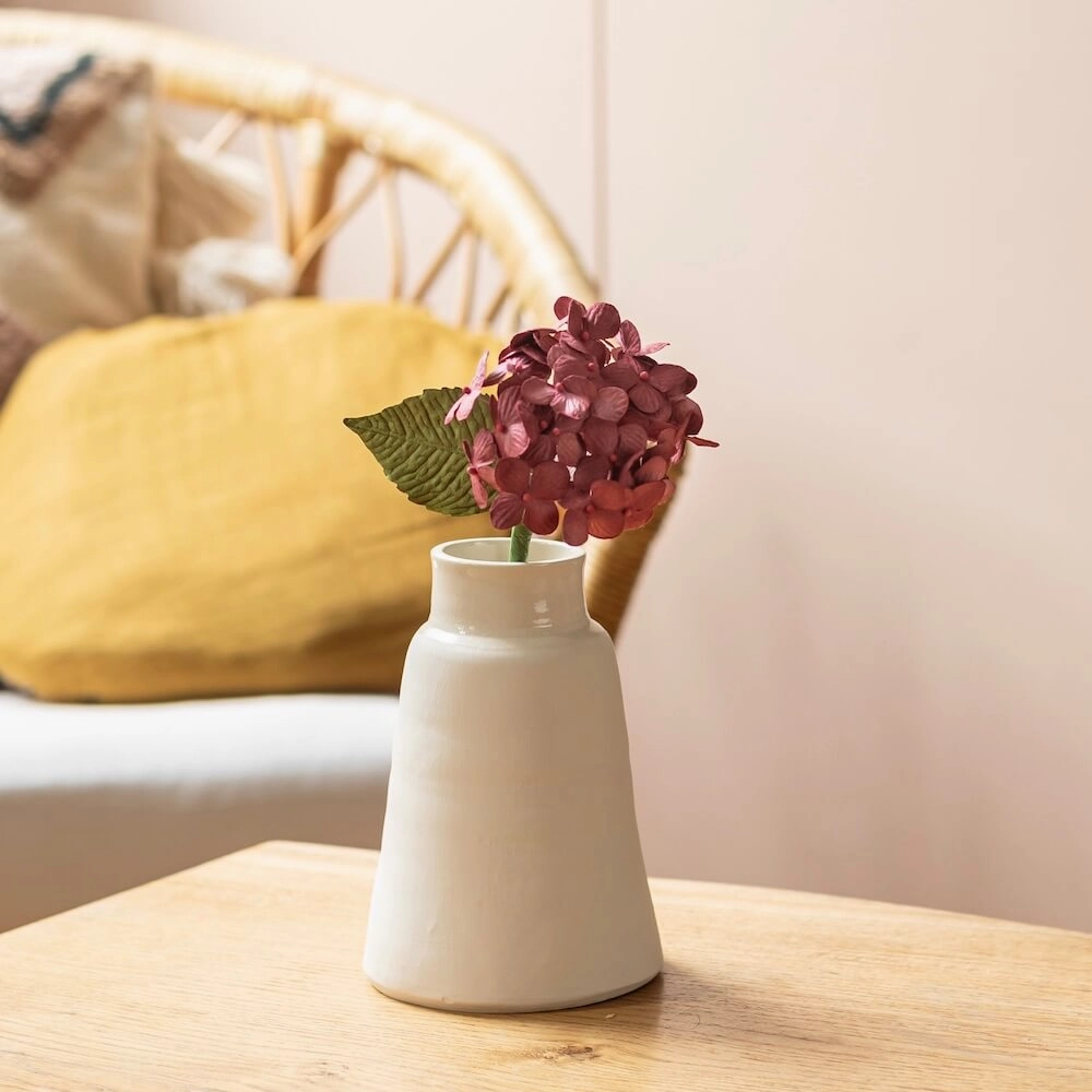 Petit hortensia en papier bordeaux