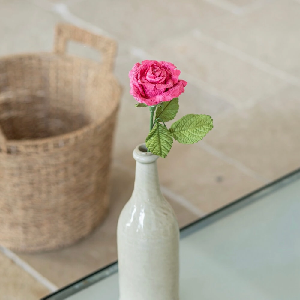 Petite Rose Lady en papier fuchsia