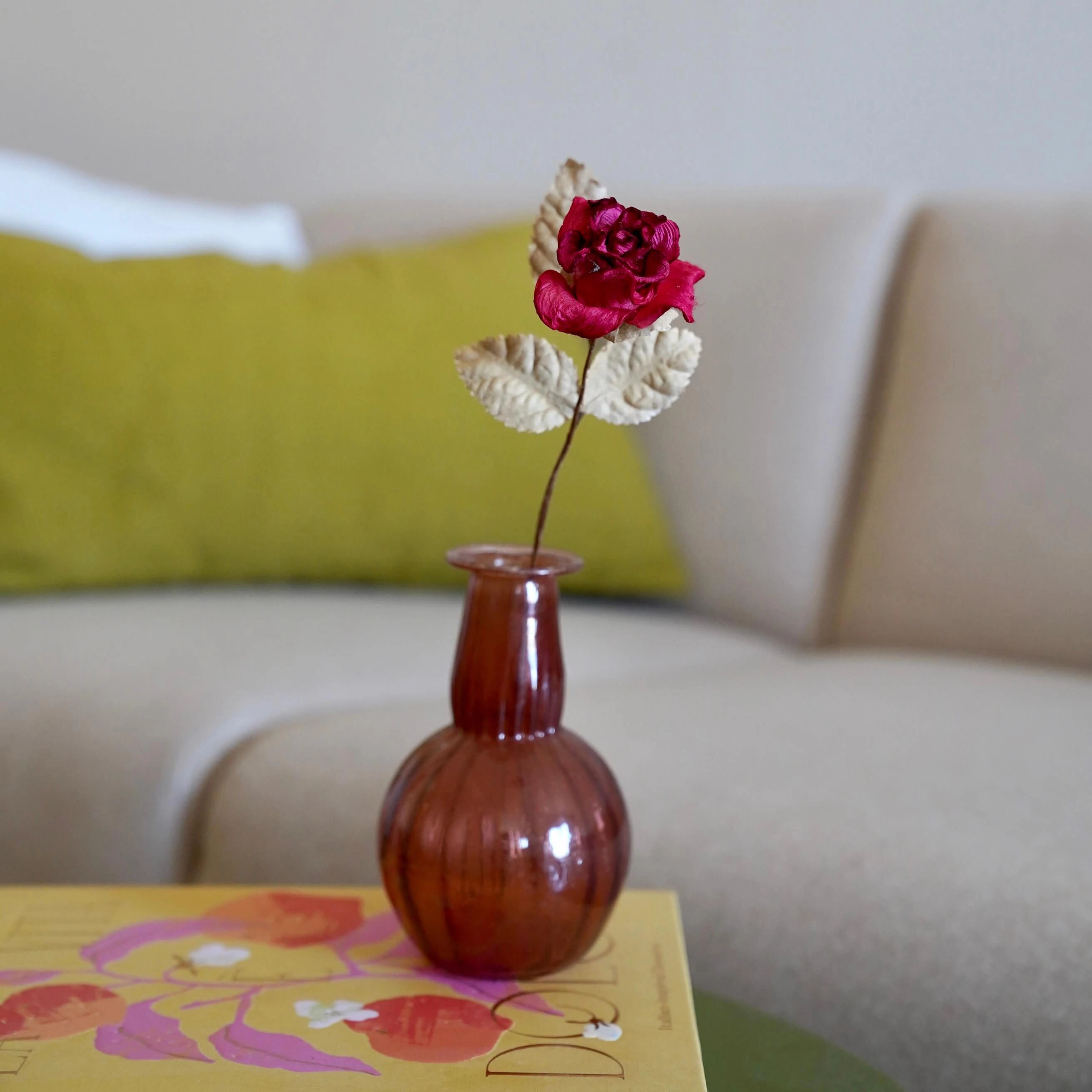 Petite rose sches en papier rouge