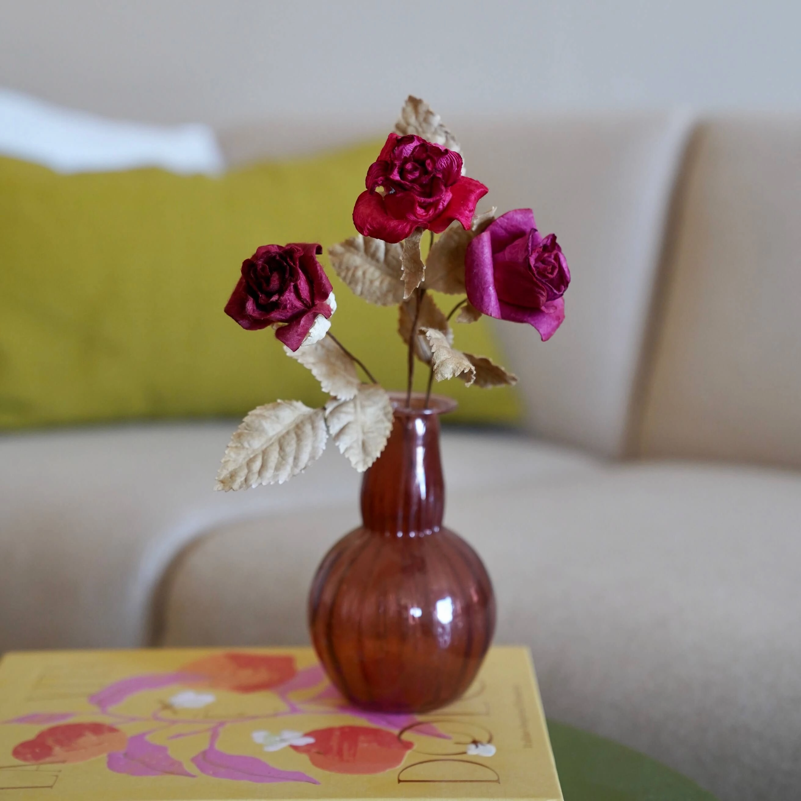 Petite rose sches en papier rouge