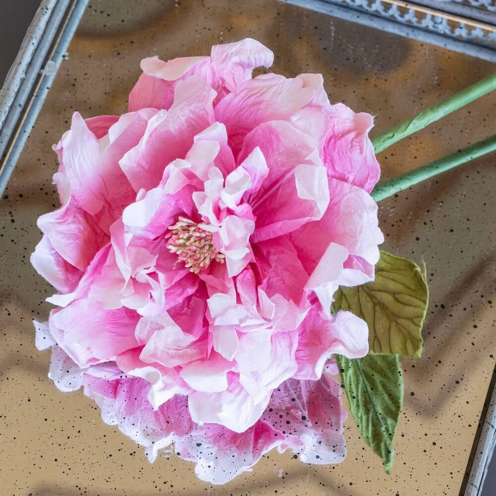 Pivoine en papier rose fonc
