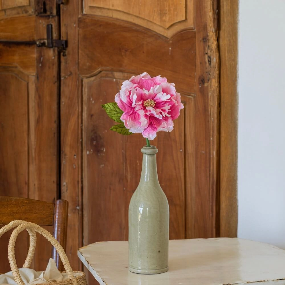 Pivoine en papier rose fonc