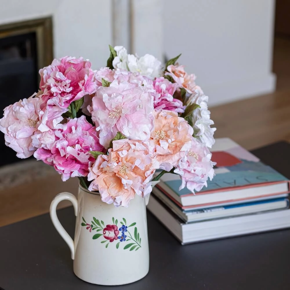 Pivoine en papier rose ple