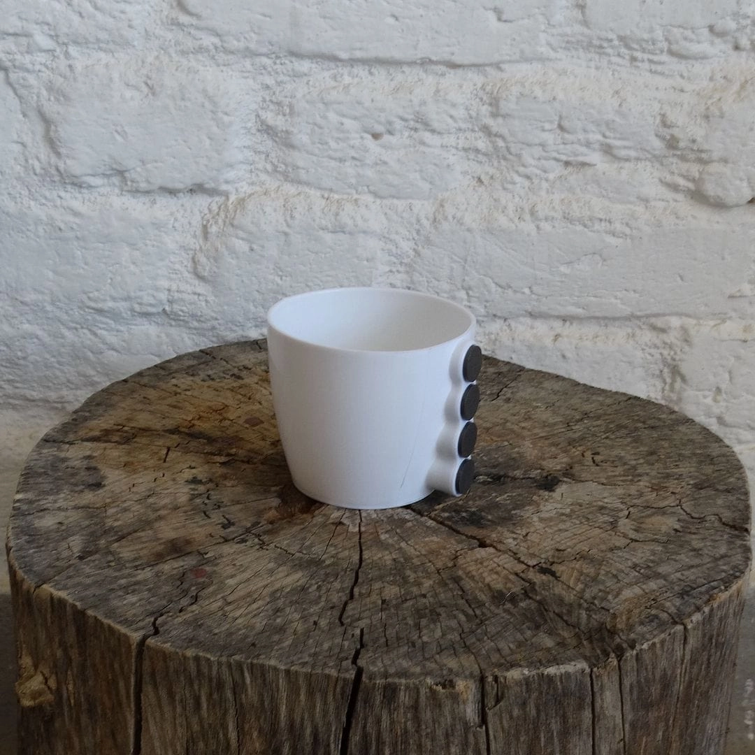 Plastic Magnetic Pot (Diameter 9 cm)