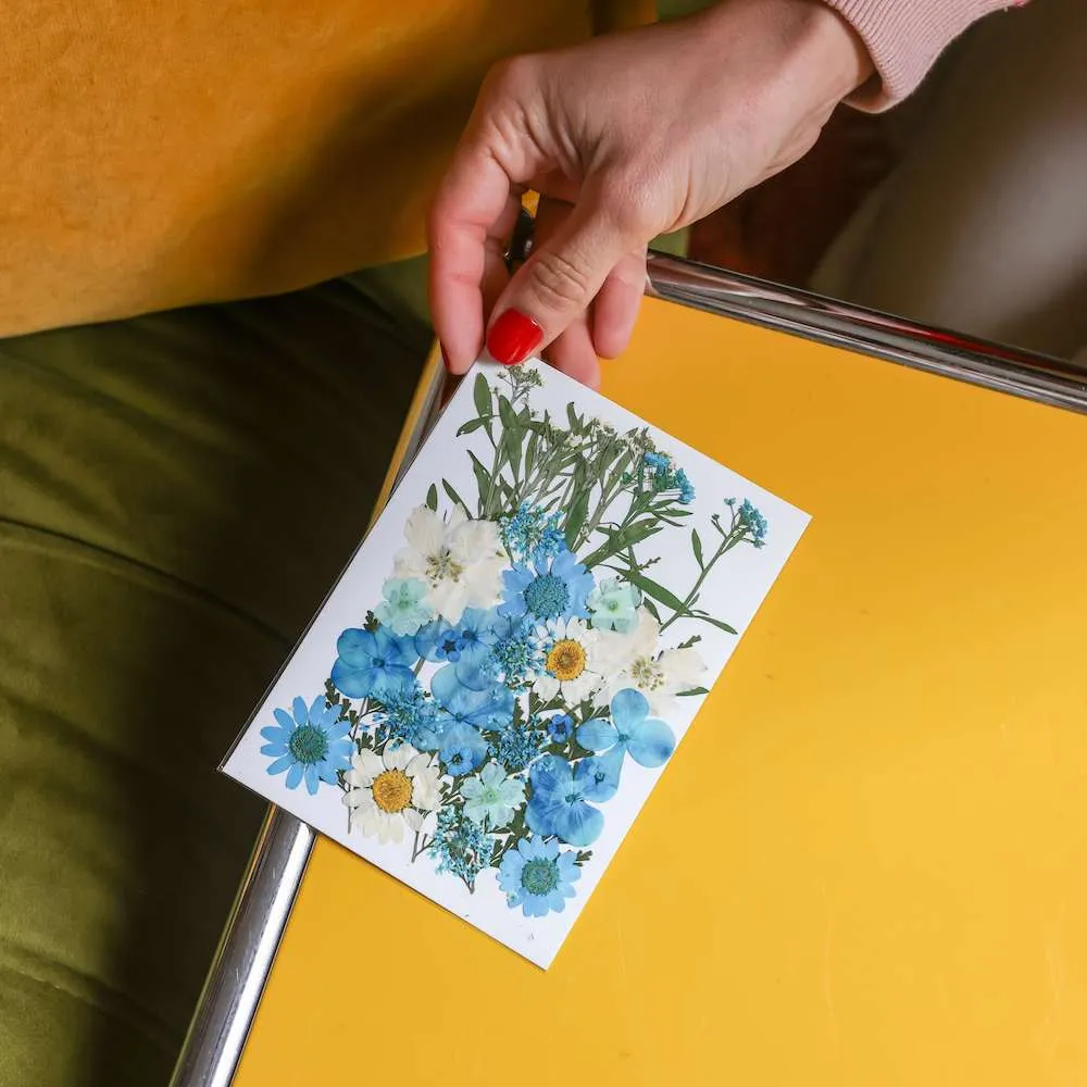 Pochette Fleurs presses bleues