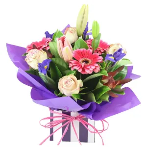 Pretty In Pink,realistic flower bouquet 