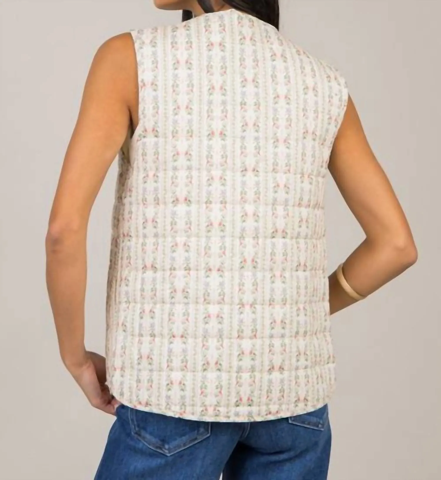 Gedrucktes Streifen-Quilt-Weste mit Schleifenband in Creme