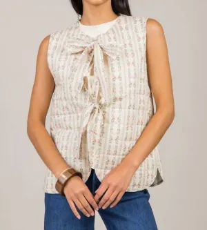 Gedrucktes Streifen-Quilt-Weste mit Schleifenband in Creme