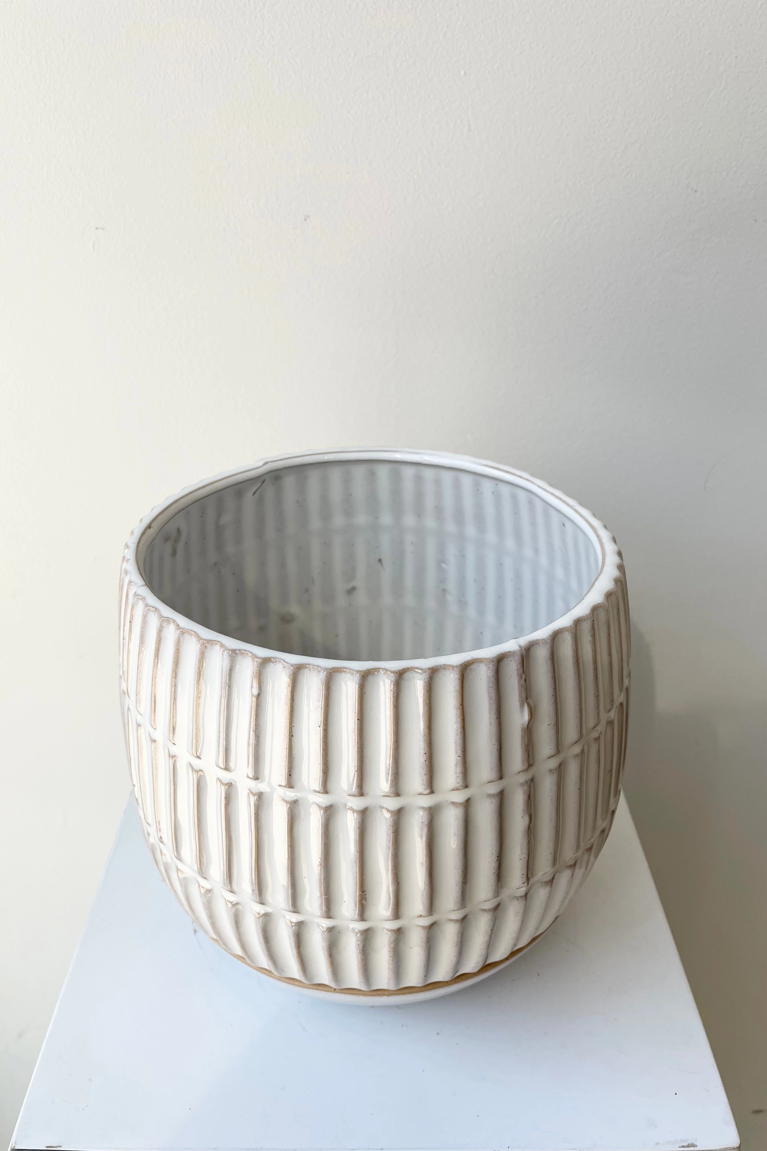 Ramos Stoneware Pot & Saucer 6"