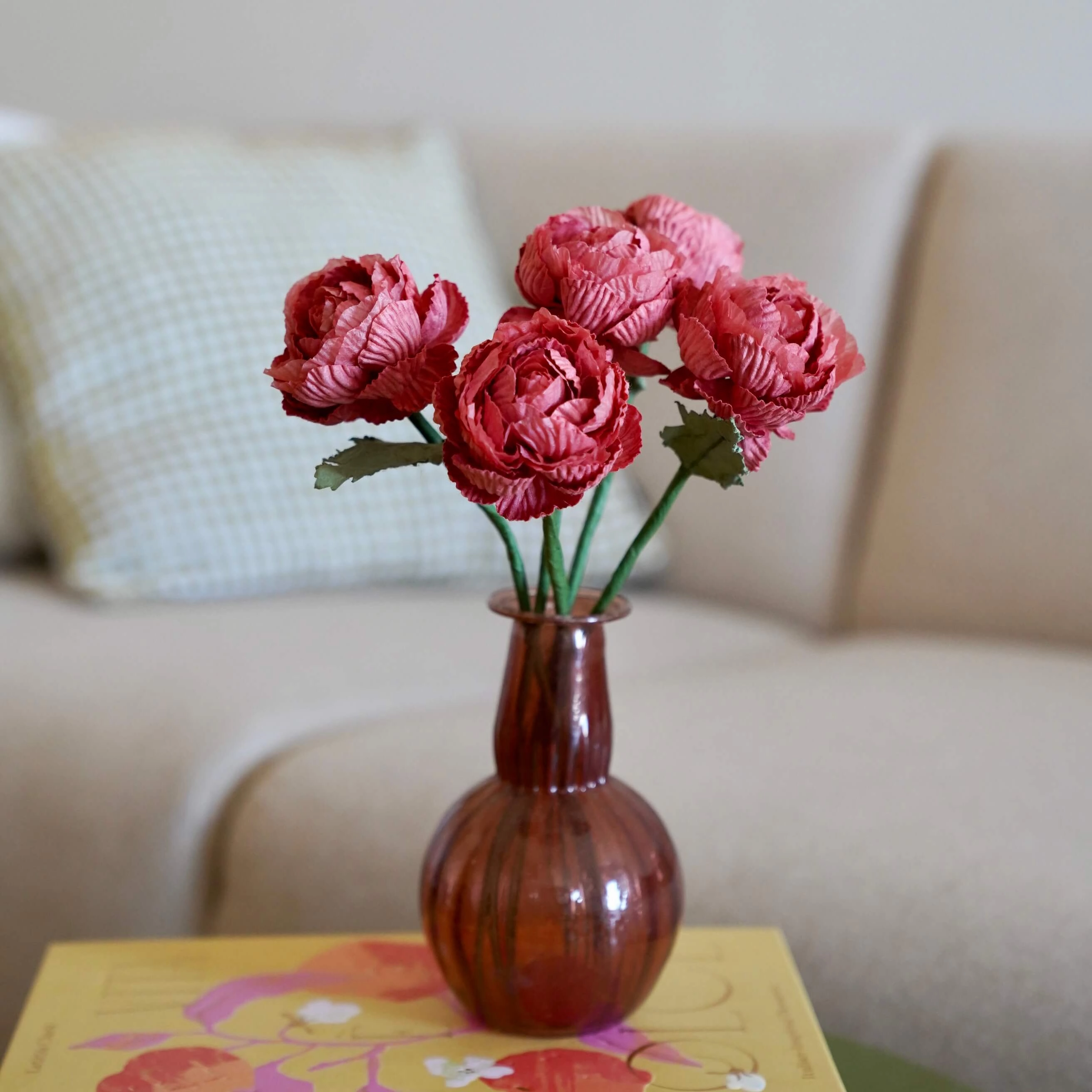 Renoncule en papier vieux rose