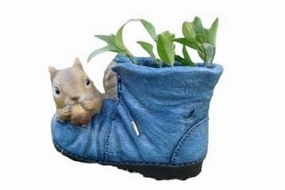 Resin Squirrel on Shoe Planter,garden field mower