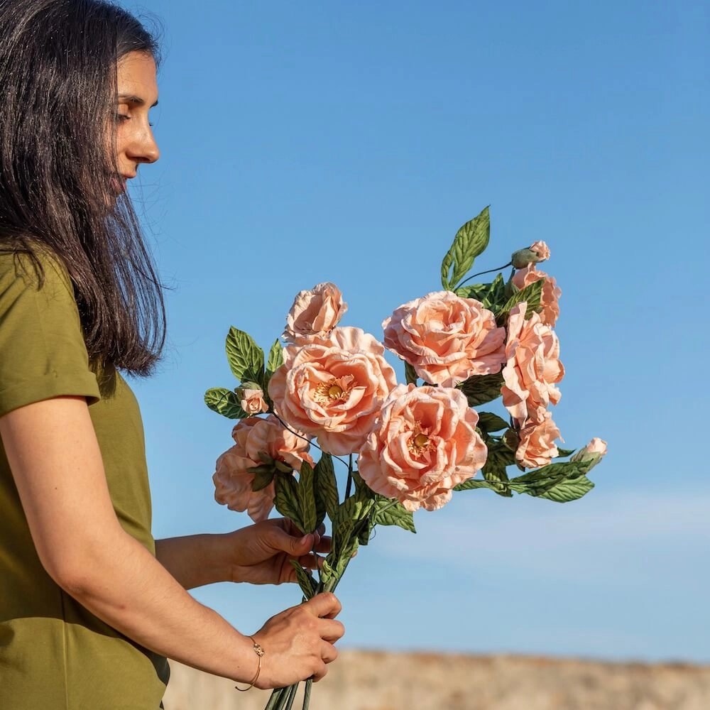Rose Caroline en papier abricot