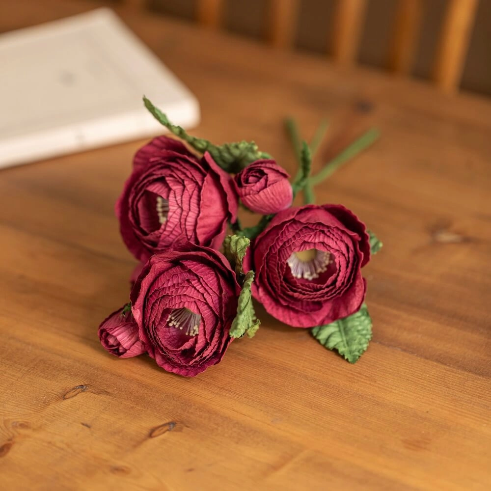 Rose queen en papier bordeaux