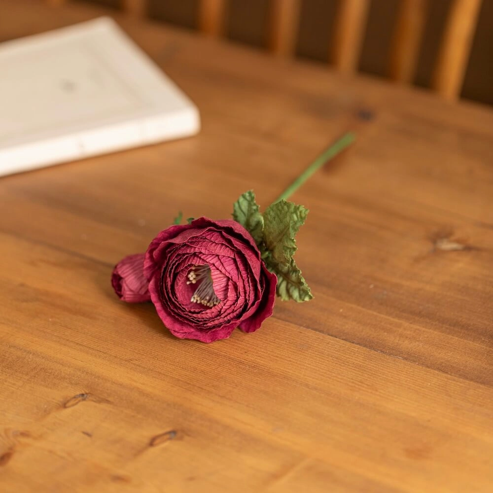 Rose queen en papier bordeaux