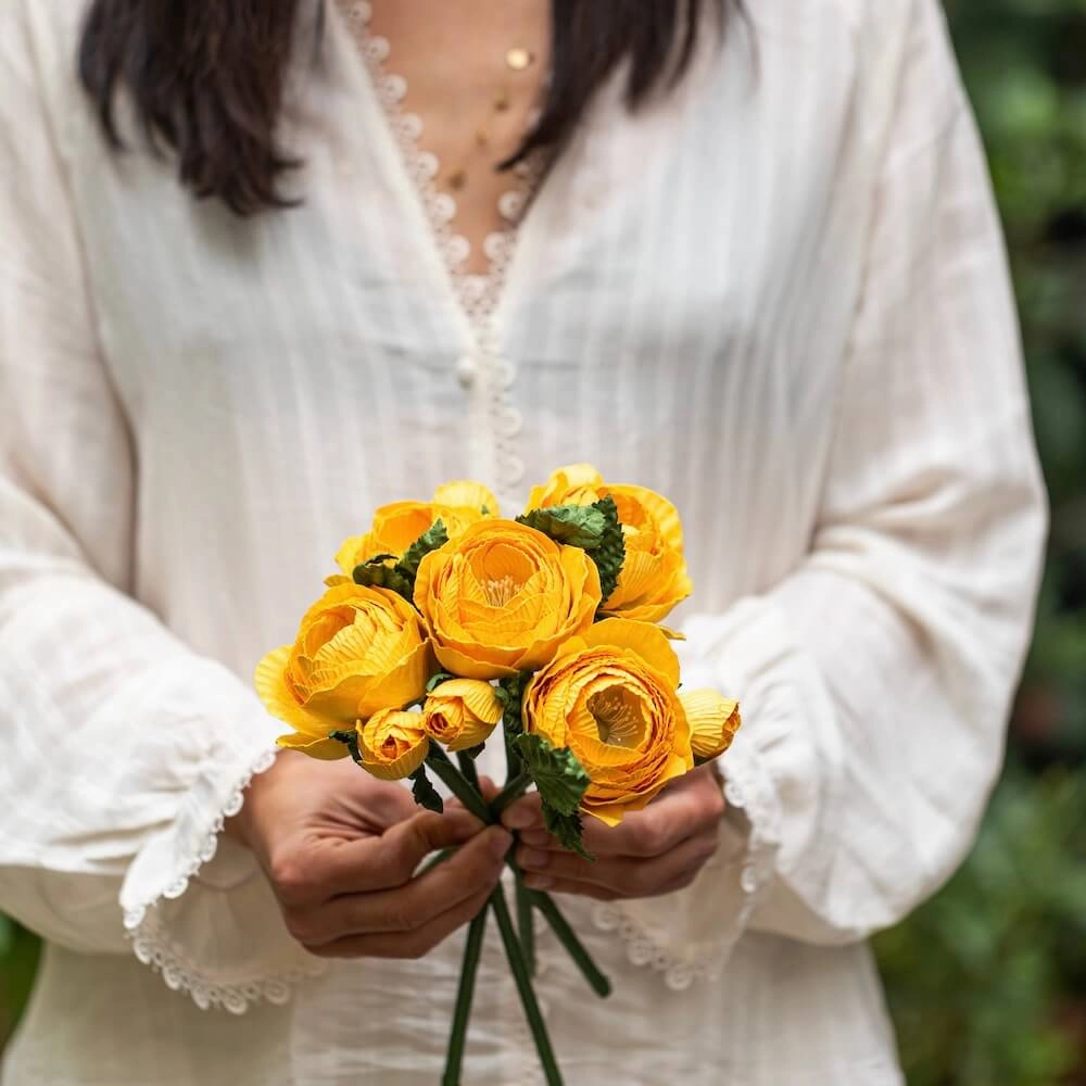 Rose queen en papier jaune