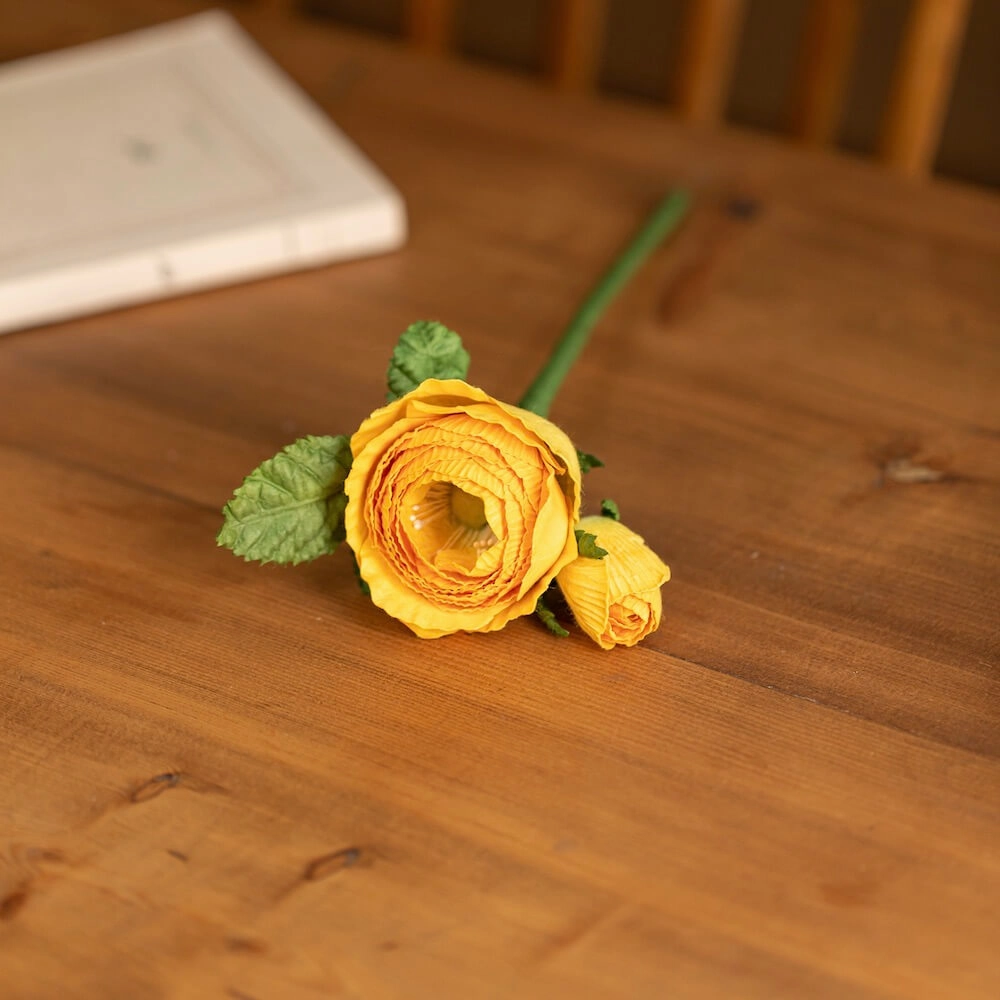Rose queen en papier jaune