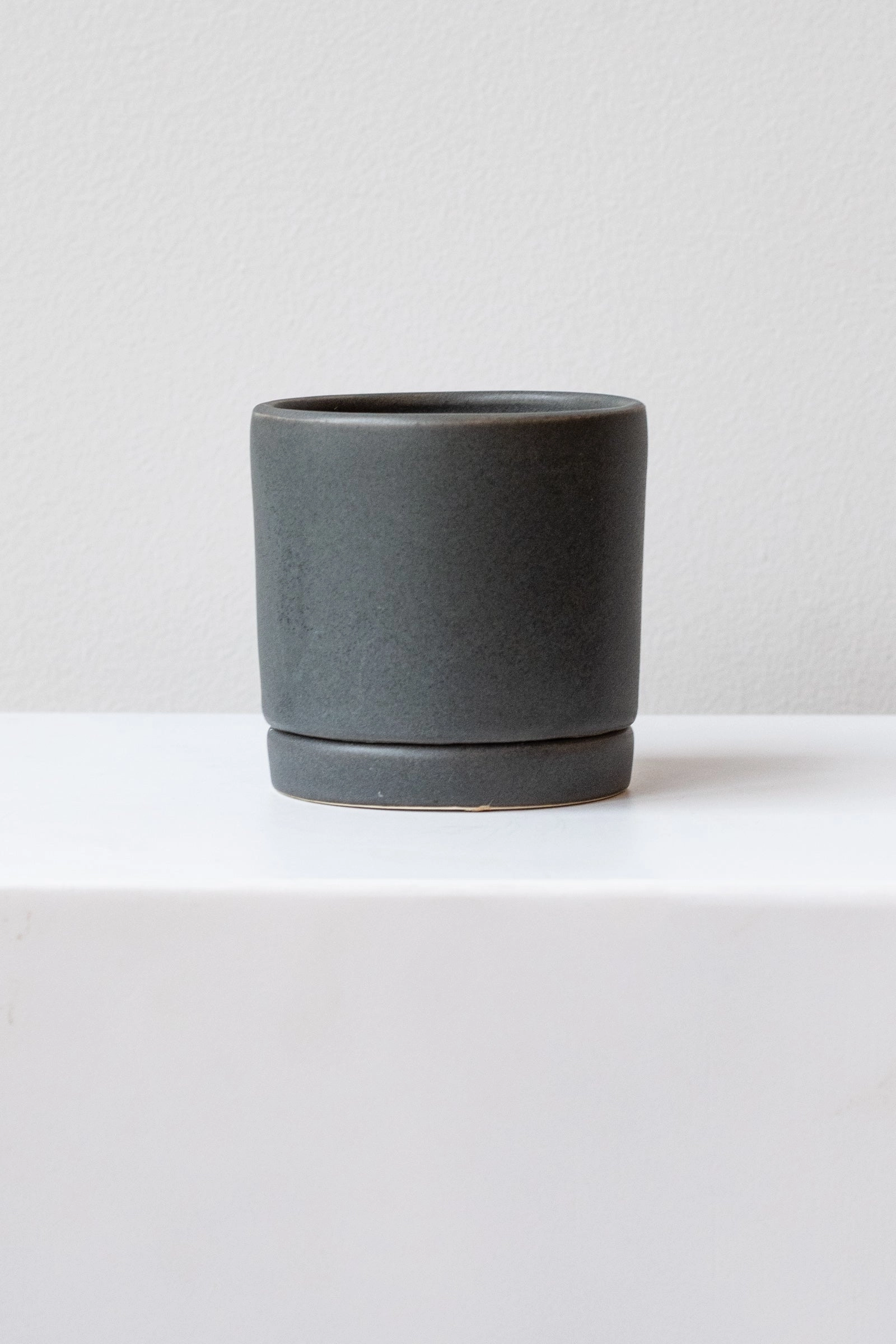 Round Planter Charcoal Small,indoor flower container